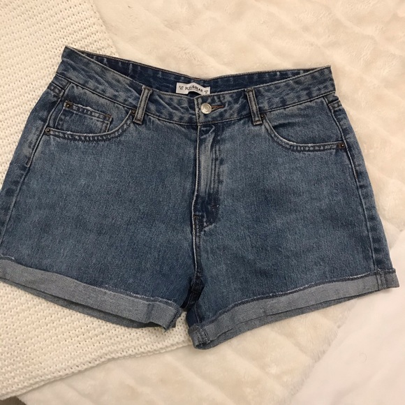 Pull and bear denim boyfriend shorts. - Picture 2 of 4